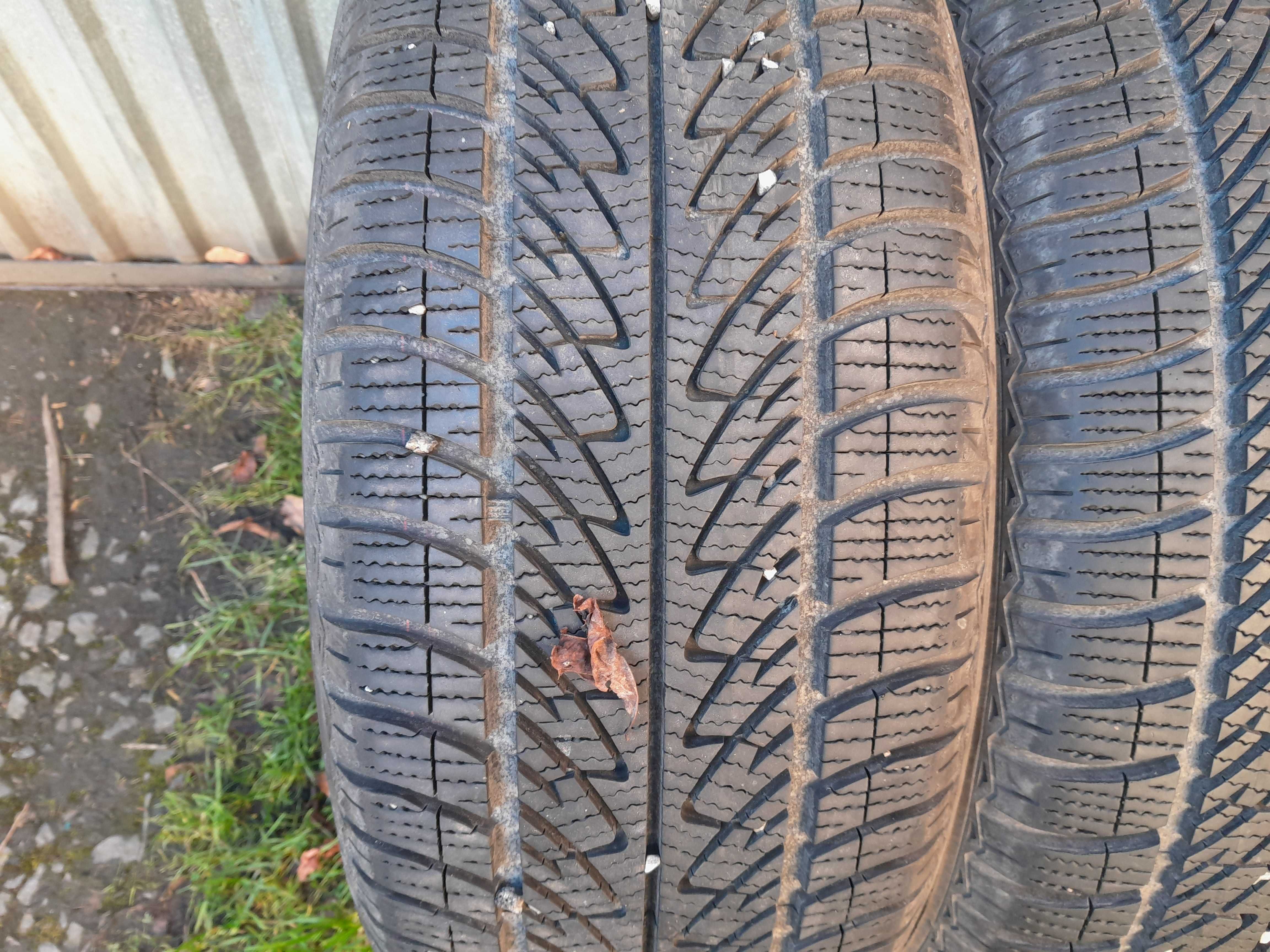Opona zimowa goodyear  17 cali