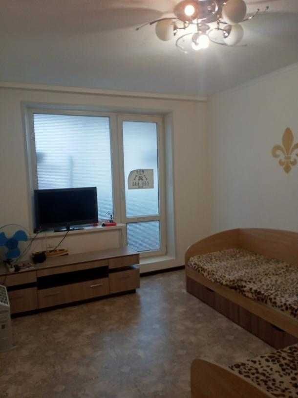 Продам 2-х к. кв. метро Масельского.
