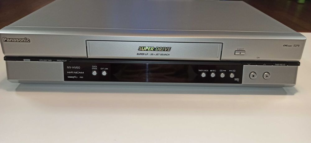 Magnetowid STEREO Panasonic NV- HV 60  z pilotem