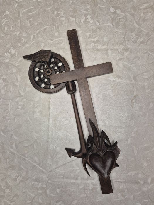 Дерев'яний декоративний хрест (ручна робота)