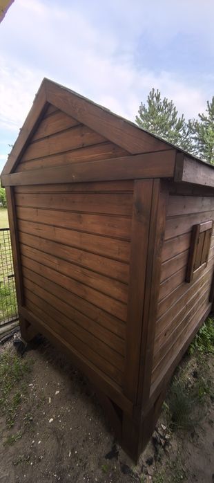 Drewniany domek dla dzieci