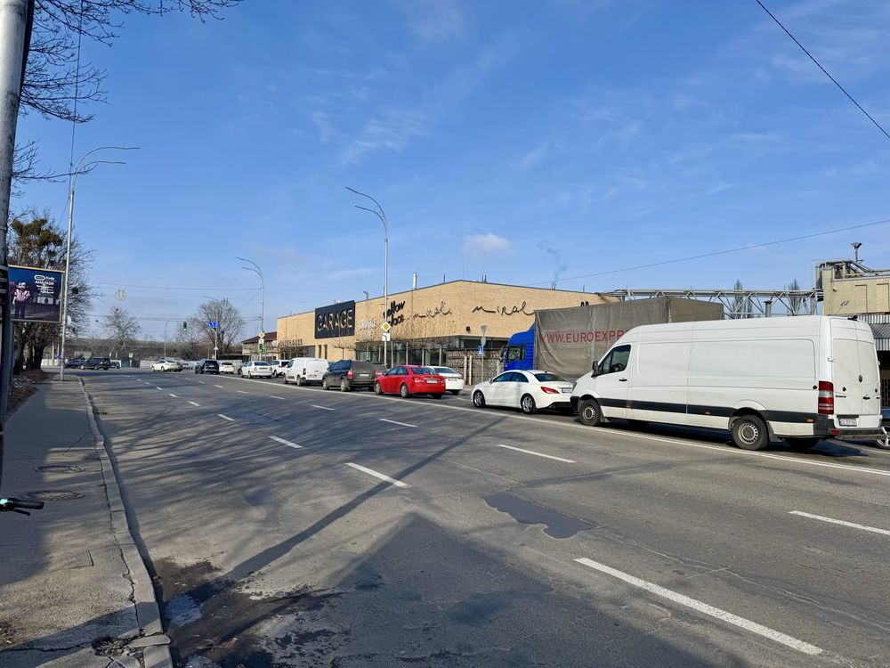 Продам участок Подол. Прямой фасад на оживленную автомагистраль.