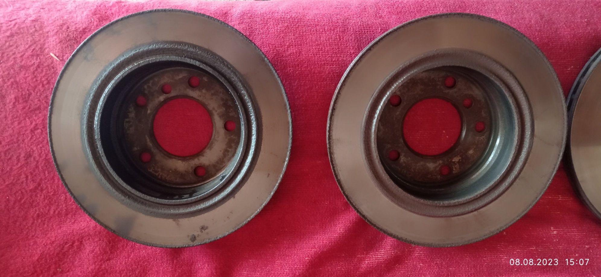 Тормозные диски на БМВ Е46 (2задних и 1 передний). Цена за три диска..