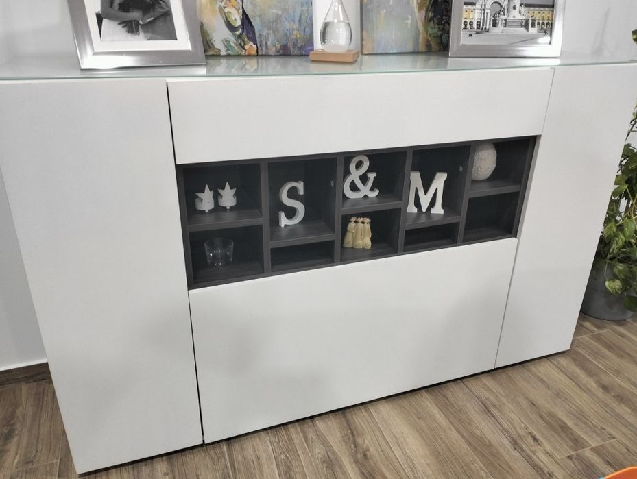 Aparador Móvel tampo de vidro