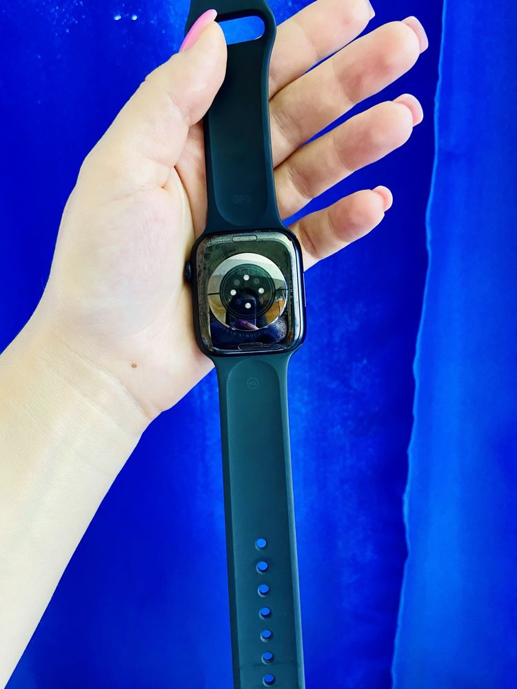 Apple Watch Series 8 45mm Midnight aluminium case with sport Band