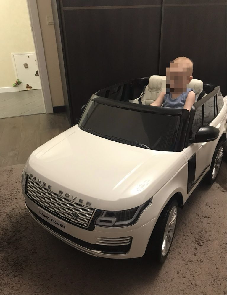 Продам клектромобіль дитячий range rover. Торг!