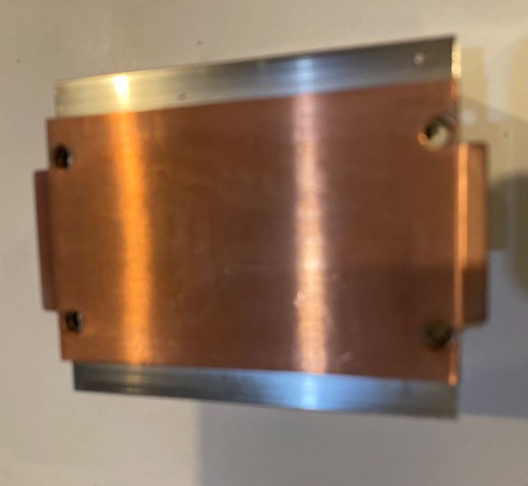 Radiator na procesor lub coś innego z płytką miedzianą