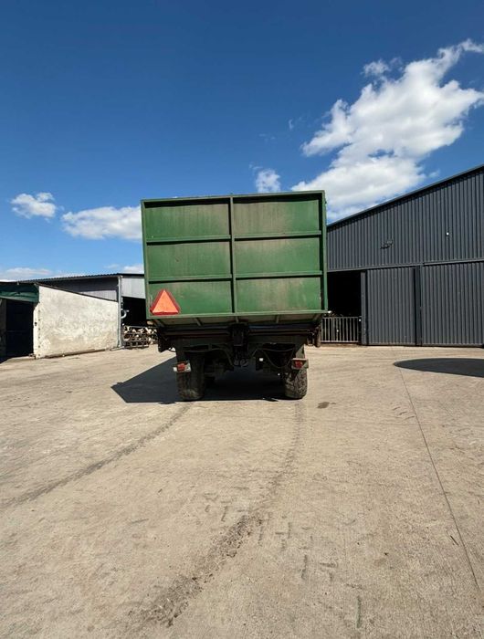 Przyczepa rozrzutnik T-88