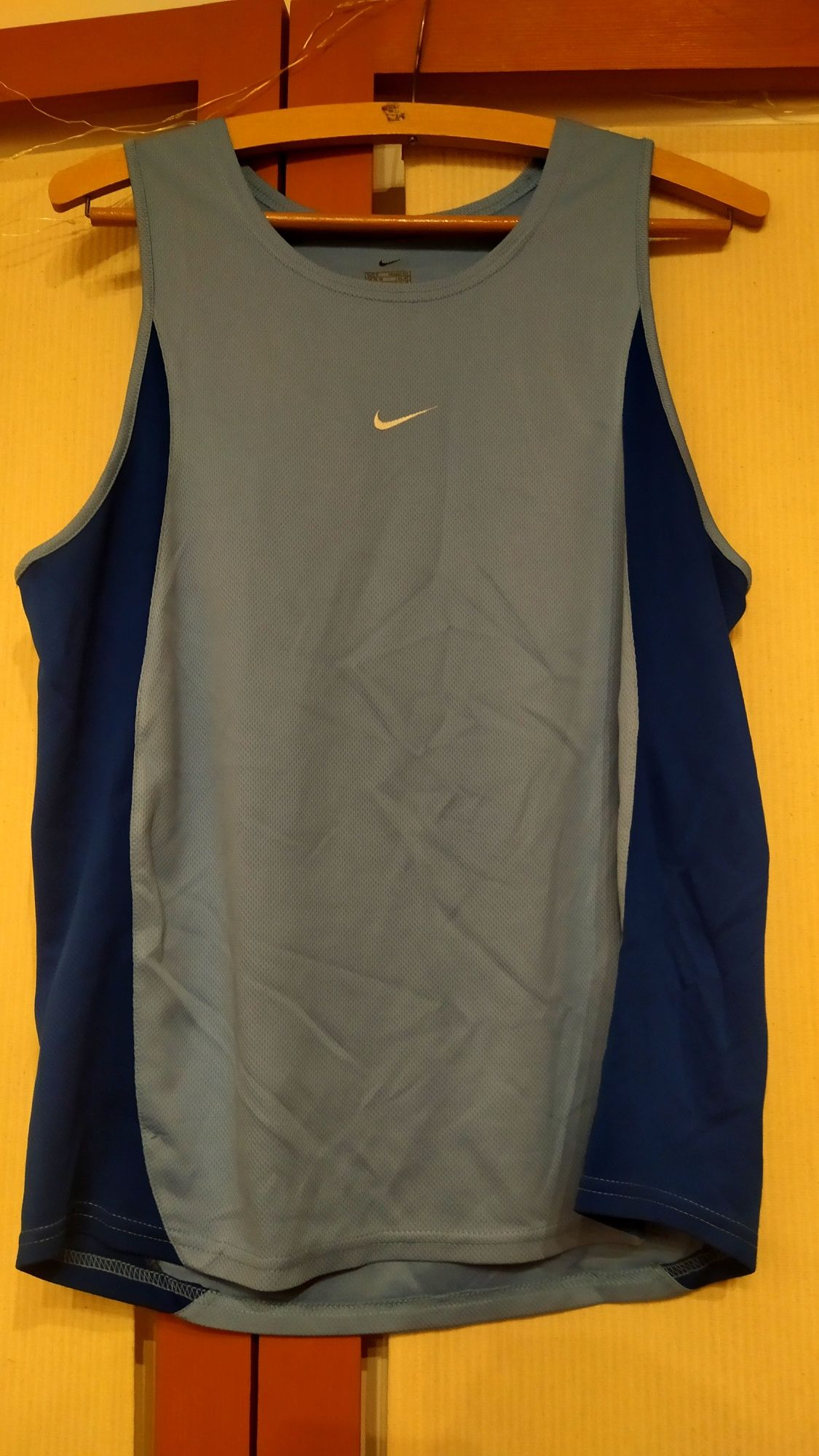 Koszulka treningowa Nike na ramiączkach. r.S/M siateczkowa.