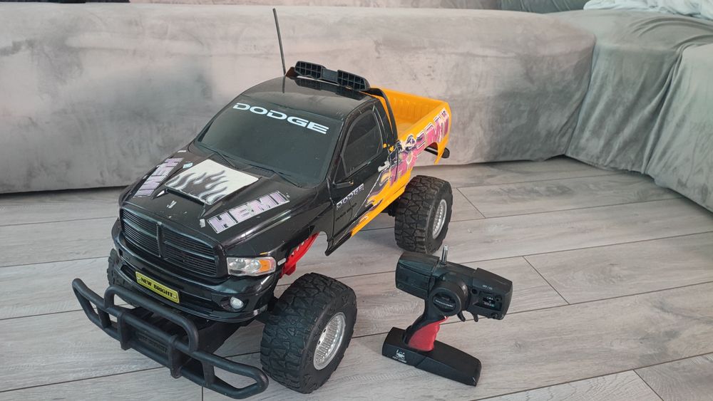 DUŻE auto na akumulator Dodge Hemi