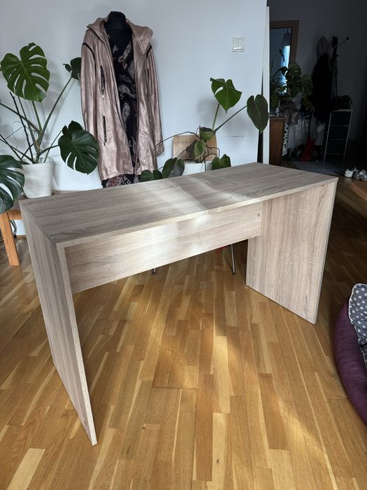 Ładne minimalistyczne biurko