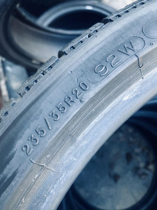235 35 20 Michelin Pa4 85%