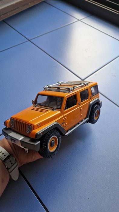 Model samochodu Jeep 1:18 cały z metalu kolekcjonerski