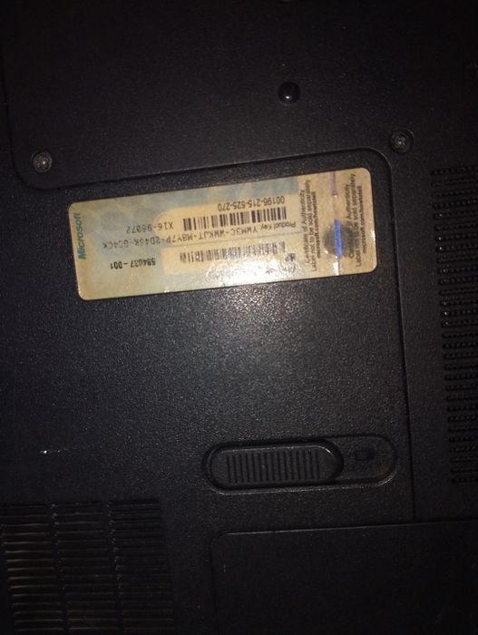 Продам ноутбук полностью рабочий ,быстрый с колонками и мышка бз