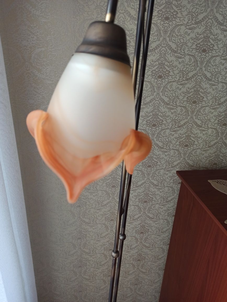 Lampa podłogowa i sufitowa