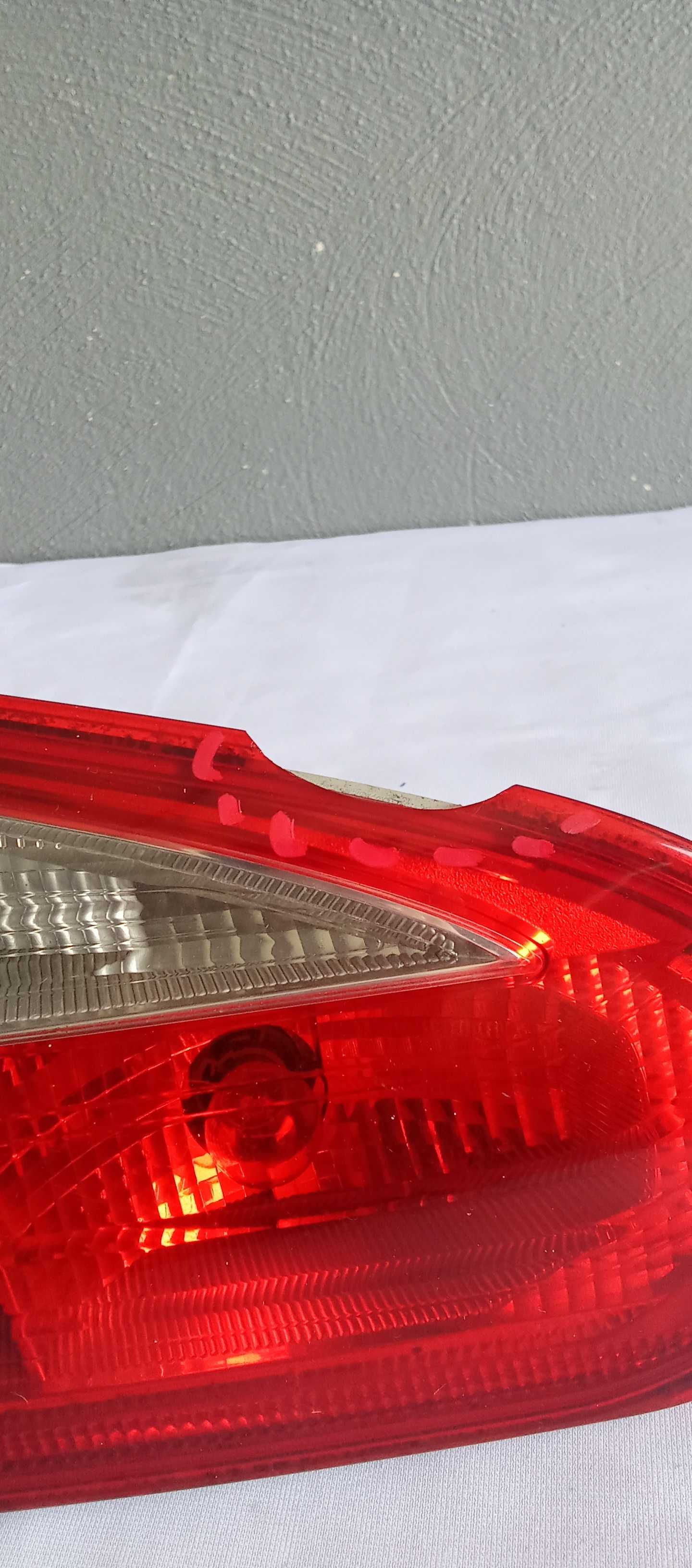 Lampa tył tylnia lewa Ford Focus MK3 kombi w klapę lampa tył