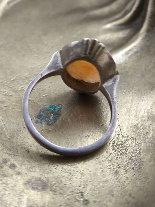 Stary srebrny pierścionek z miodowym oczkiem . Vintage