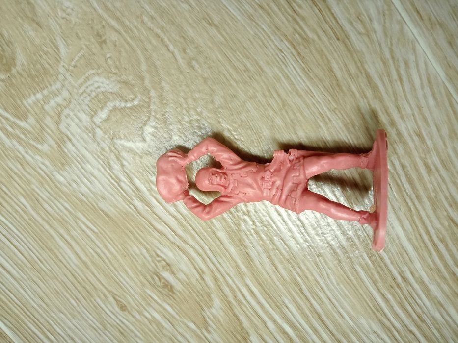 Żołnierzyki, rycerz z kamieniem 1:32