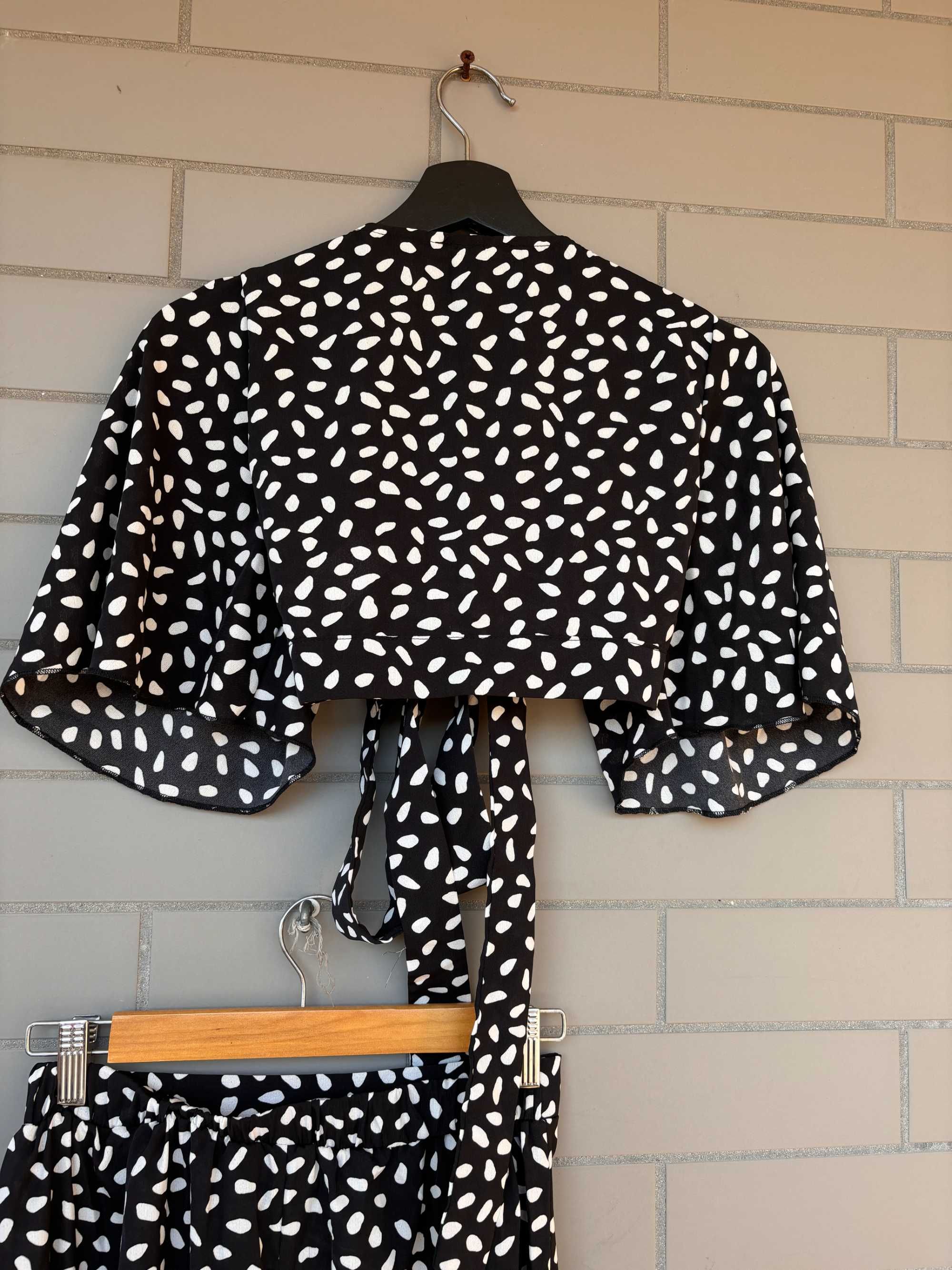 Conjunto top e saia novo
