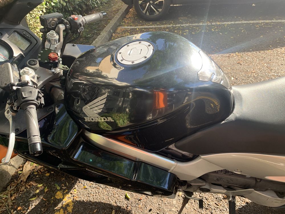 Vfr 800 fi 99 bom estado. Ou troco por carrinha