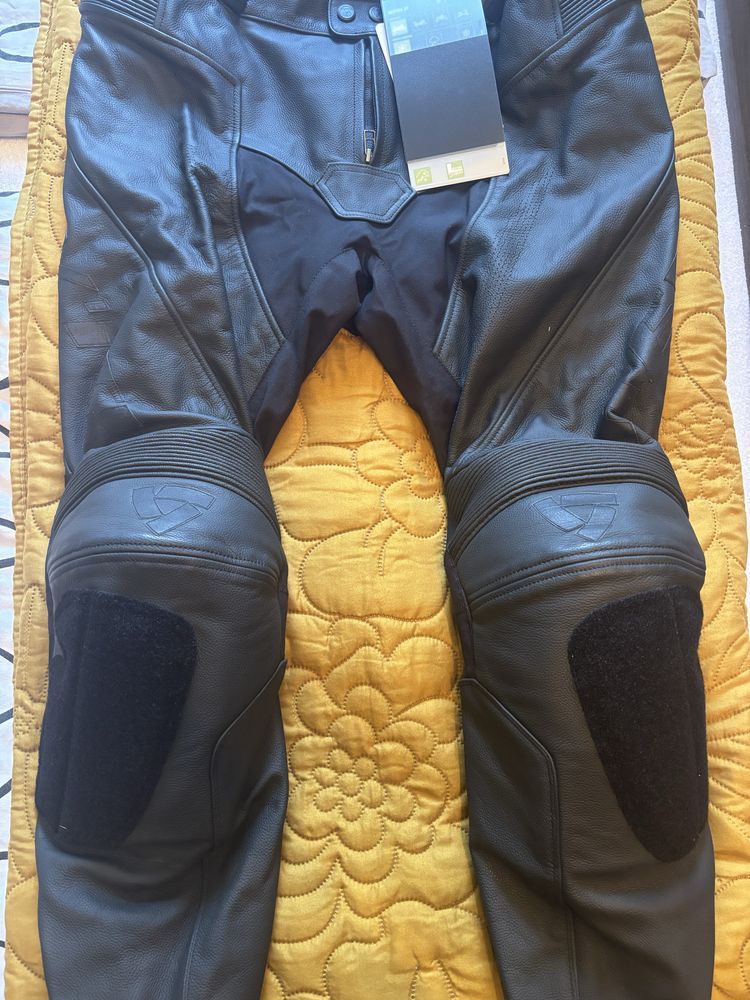 Spodnie motocyklowe roz 54 skorzane revit
