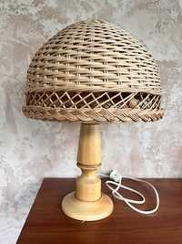 Лампа настольна з плетеним абажуром