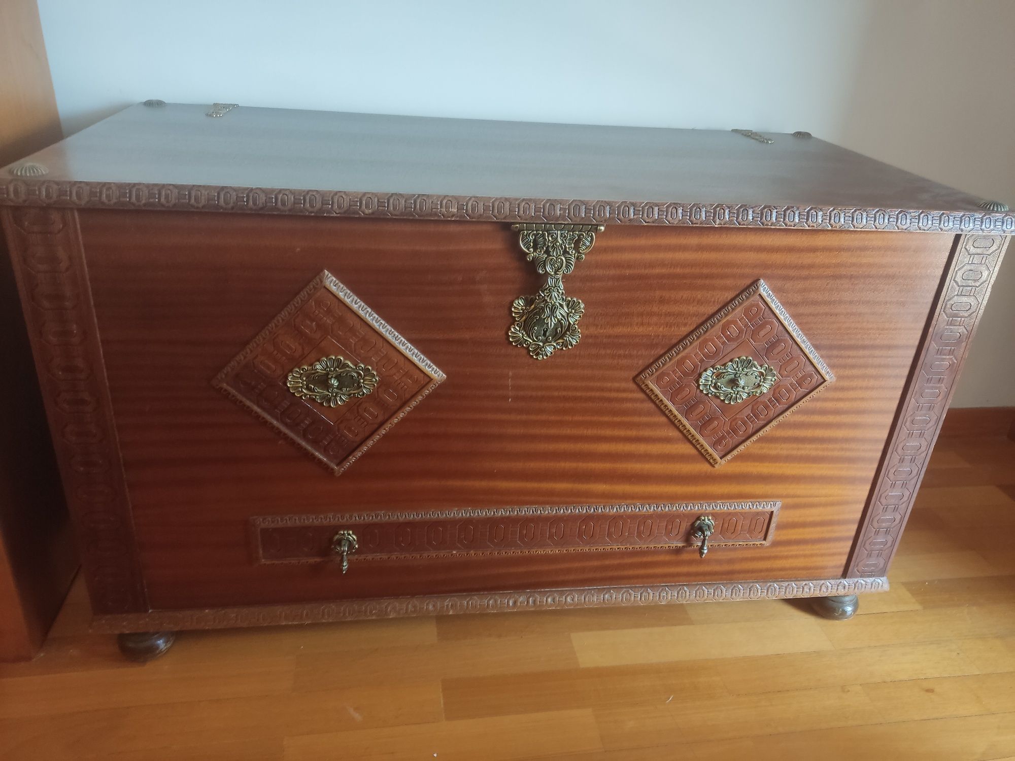 Arca de madeira em excelente estado