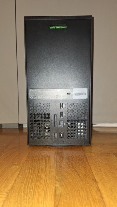 Xbox series x mało używane + gra minecraft jeszcze na gwarancji w