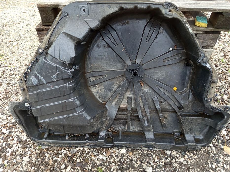 Renault Megane III kombi wanna podłoga bagażnika