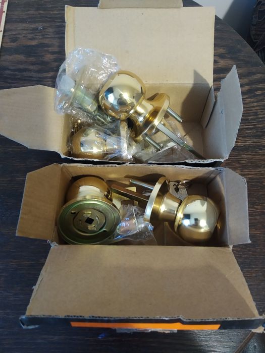 Ручки дверні, нові, в упаковках