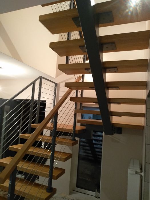 Сходи металеві перила нержавіка ковані метал стекло дерев'яні ступені