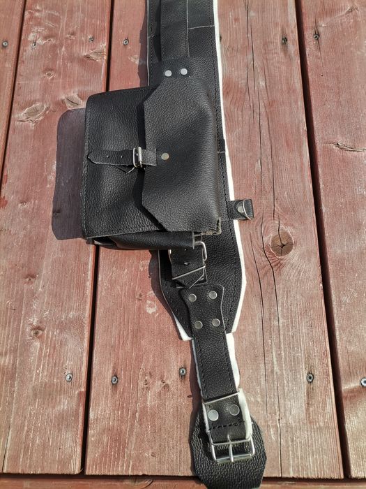 Pas biodrowy z pokrowcem na lampe