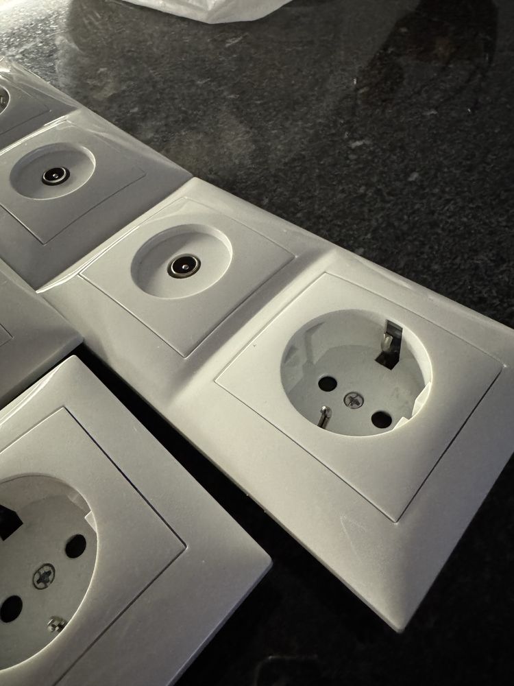 Tomadas Eletricidade e Antena LIKA Branco 2P+T