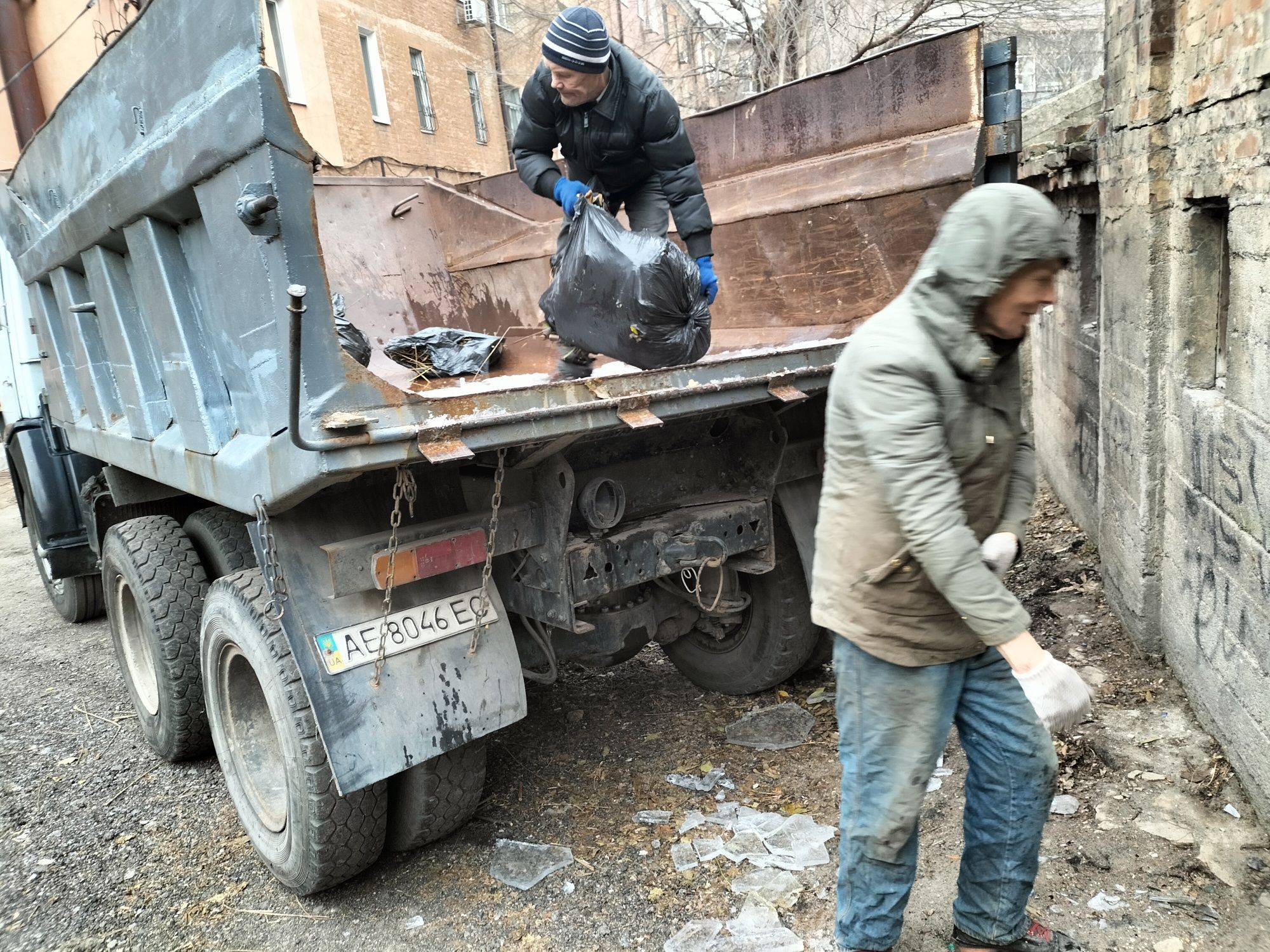 Грузоперевозки КАМАЗ САМОСВАЛ+грузчики, вывоз мусора, песок, щебень, д