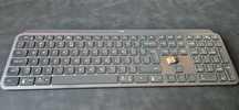 Klawiatura Logitech MX Keys. Ludzki układ klawiszy. Dong usb w zestawi