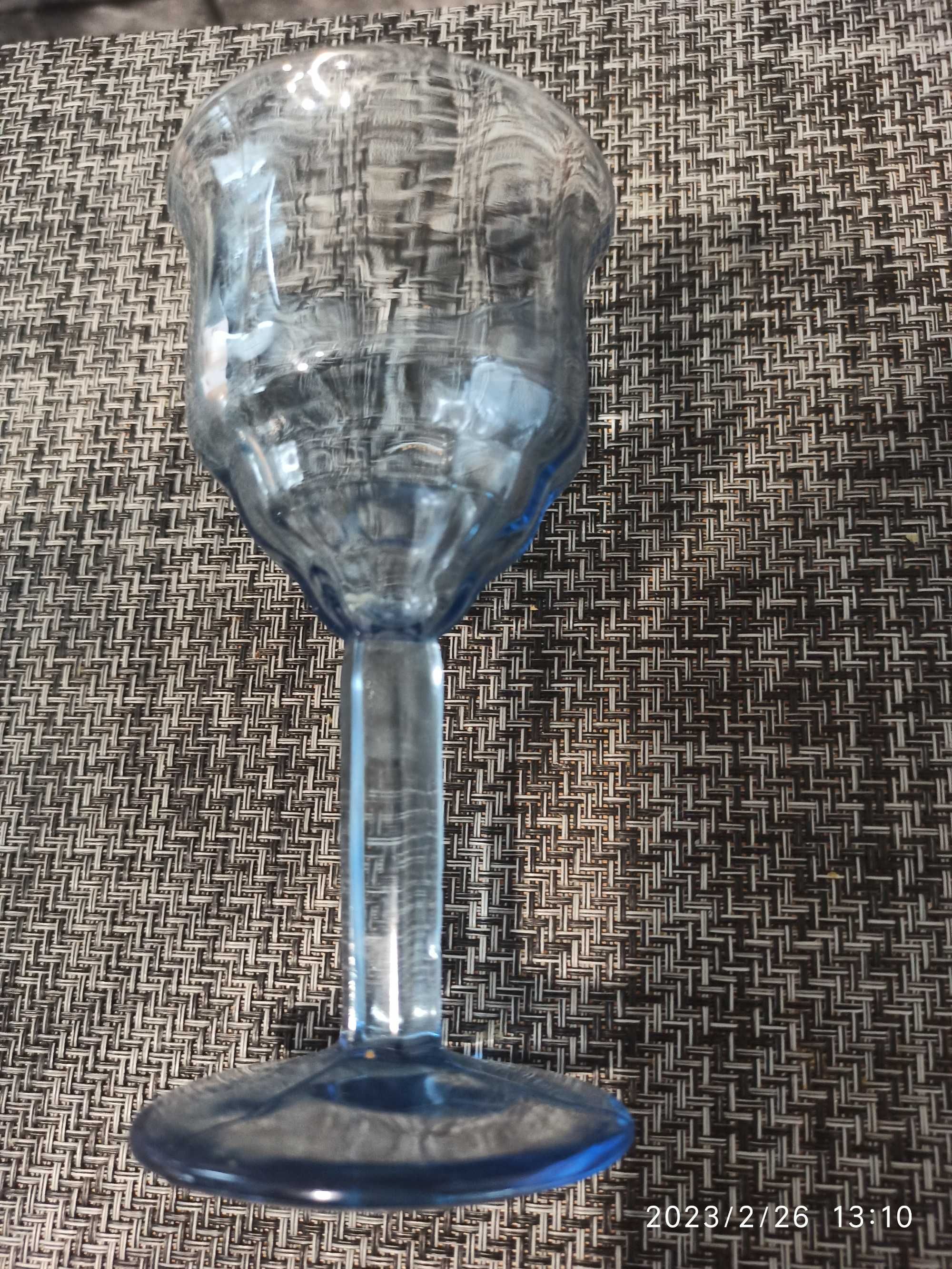 Kieliszek do wina grube niebieskie szkło