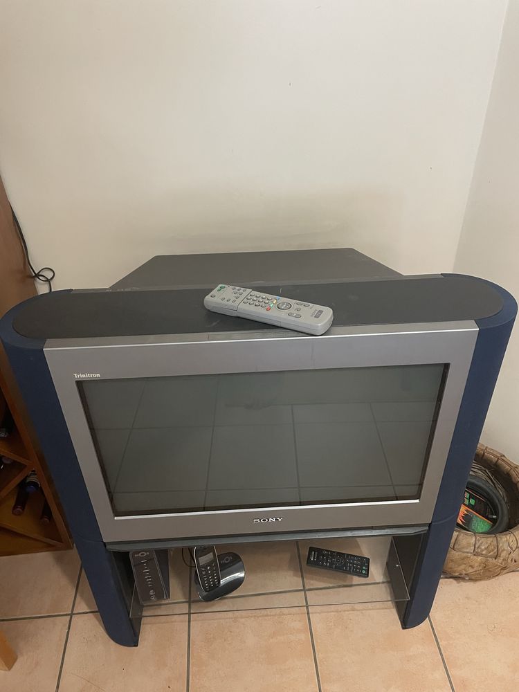 Tv sony black trinitron mod. kV-28FC
