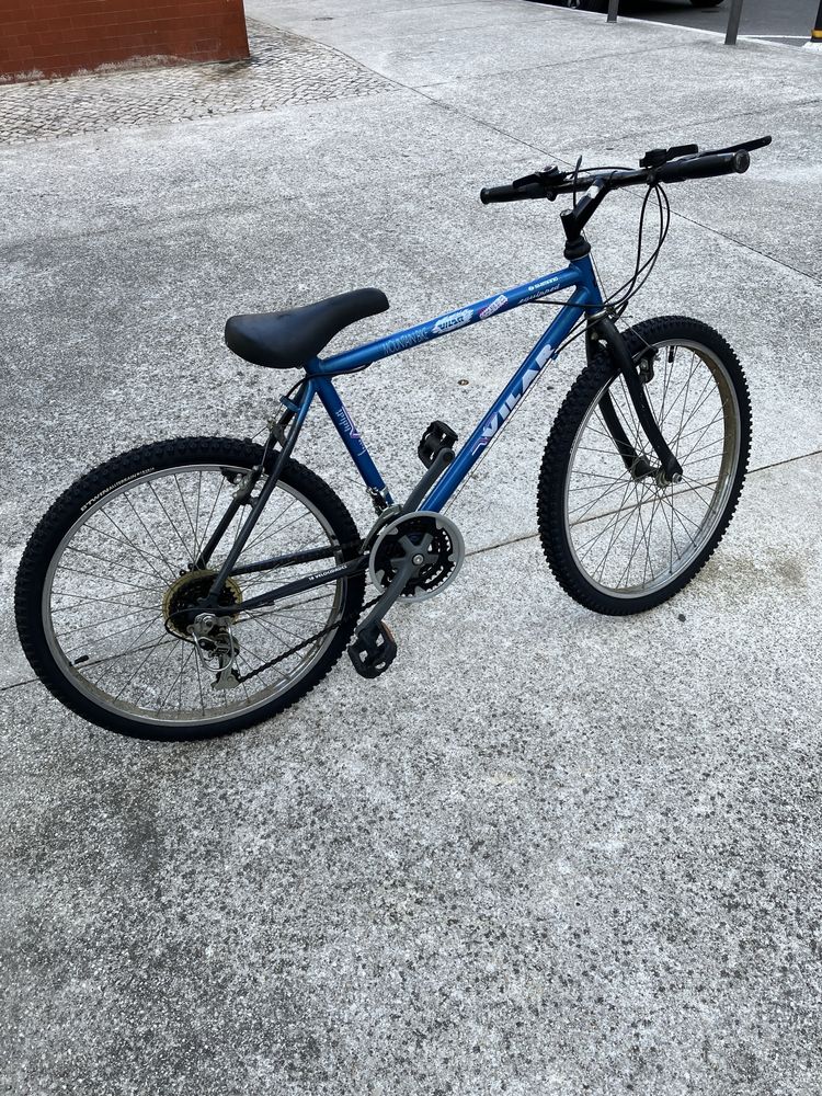 Bicicleta de roda 24 com pneus e câmaras de ar novos.
