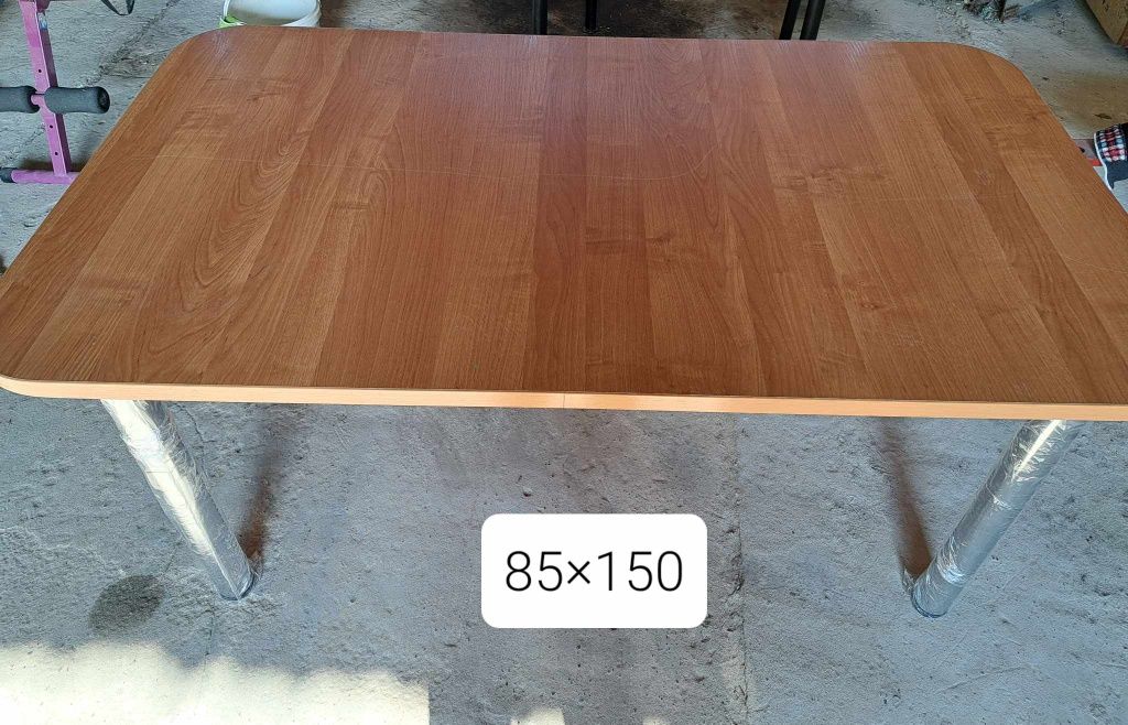 Stół kuchenny o wymiarach 150x85