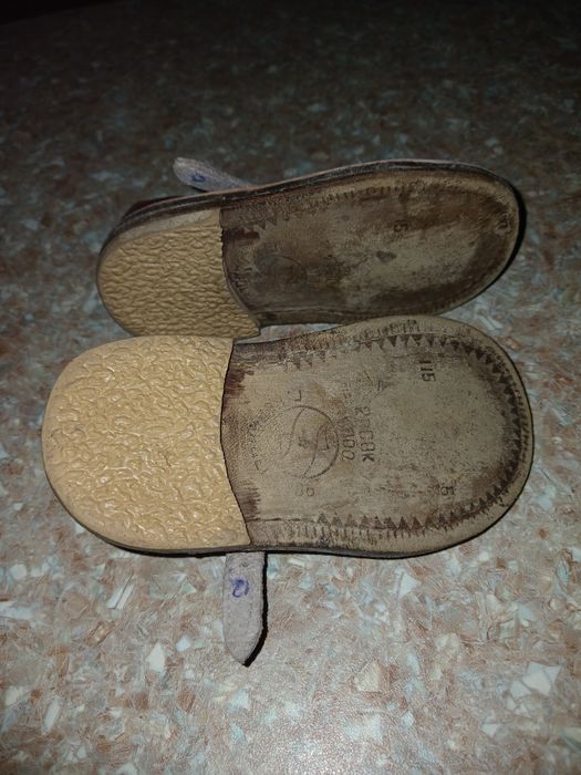 Продам босоніжки 1980 років