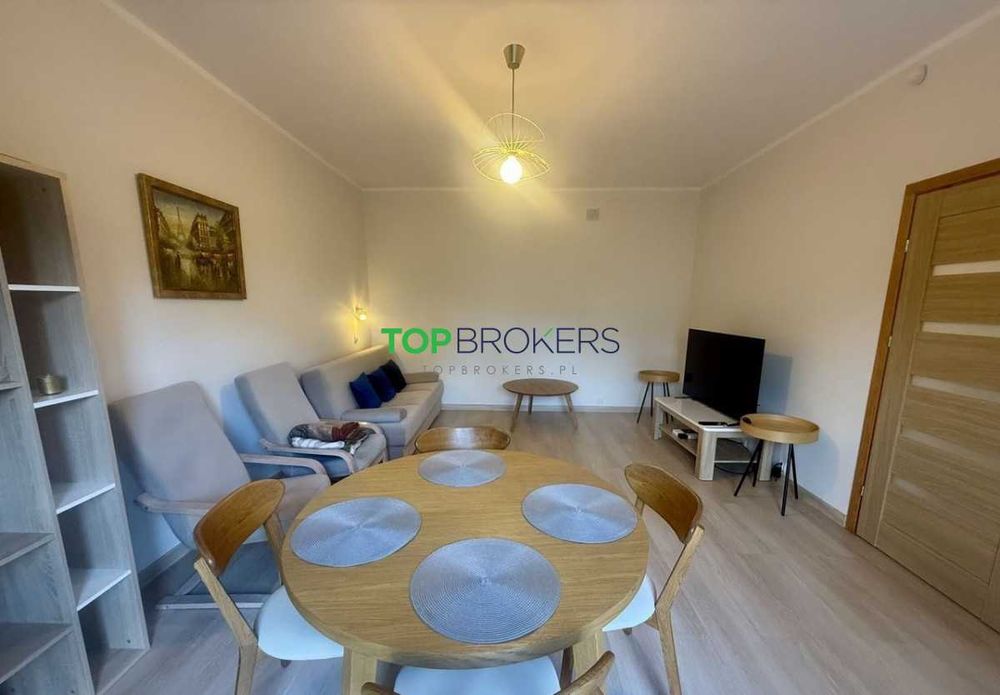 Kameralny parterowy dom przy lesie