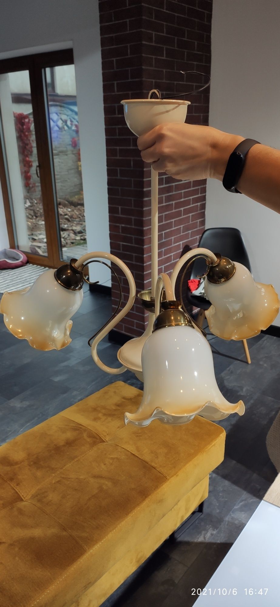 Lampa wisząca trzy żarówki.