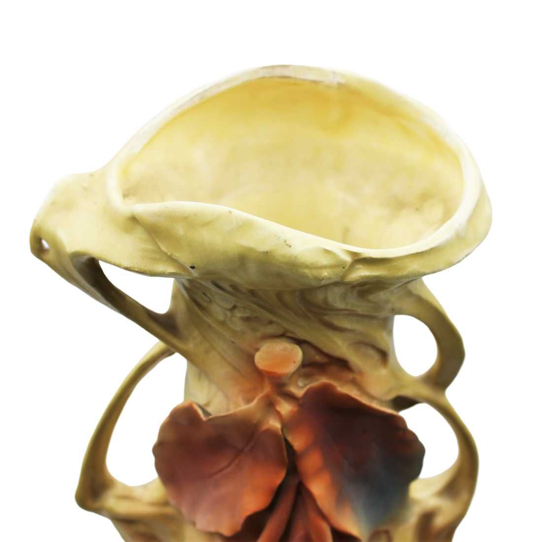 Par de Jarras em Porcelana "Royal Dux"