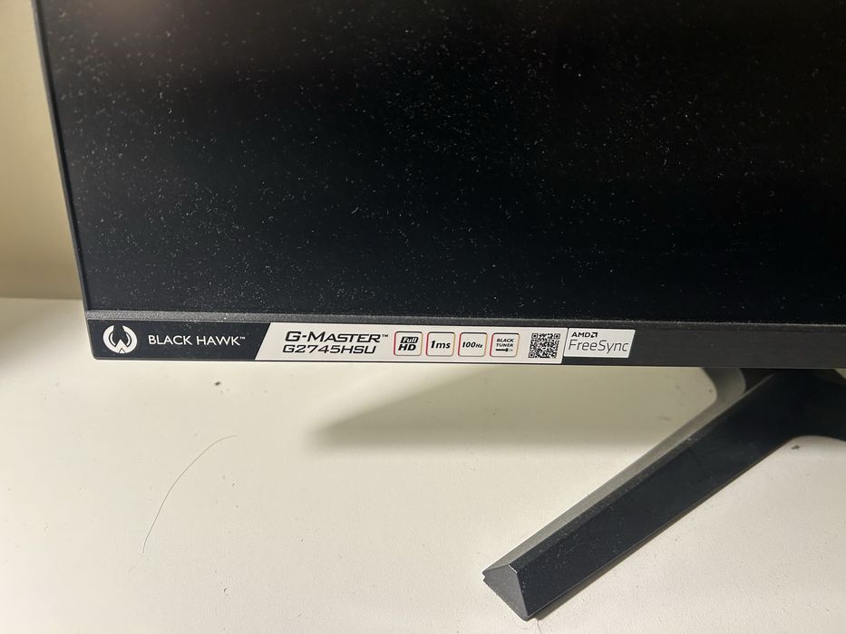 Monitor , komputer oraz dodatki dla gracza