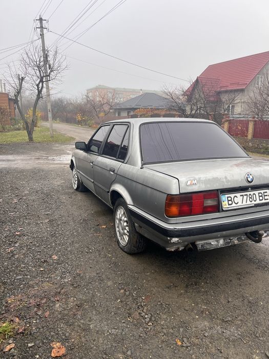 Автомобіль BMW e30 1989 року 2,4D