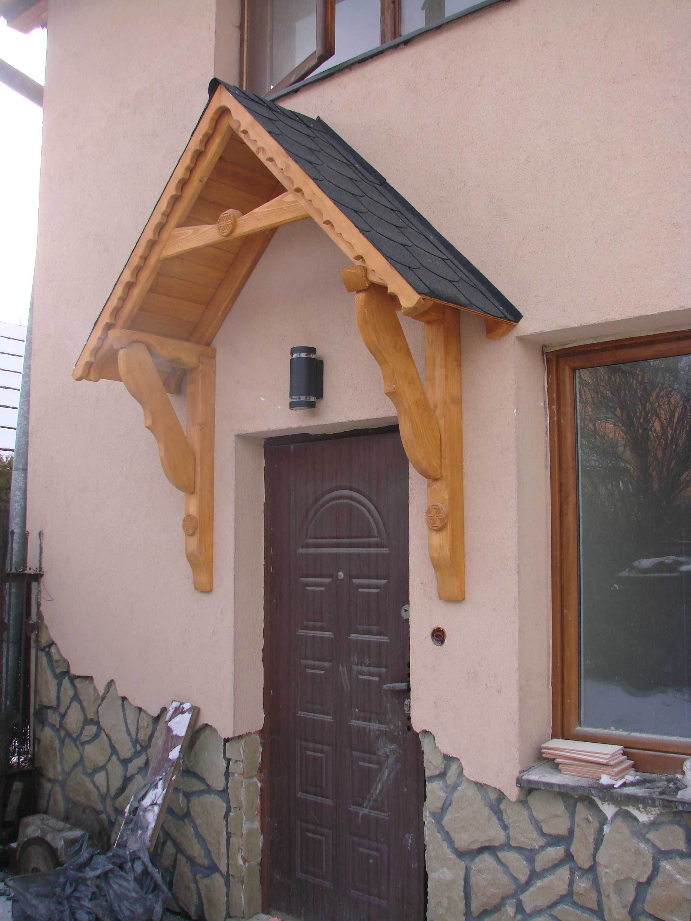 Gont bitumiczny blacha Dach daszek nad drzwi drewniany