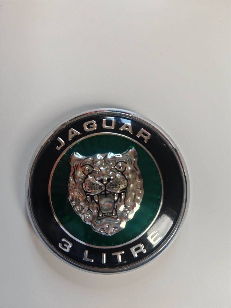 Emblemat na maskę Jaguar S-type 3.0