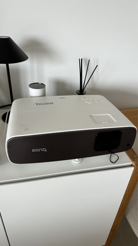 Projector  Benq W2700 | 4K HDR Home Theater / Cinematic color