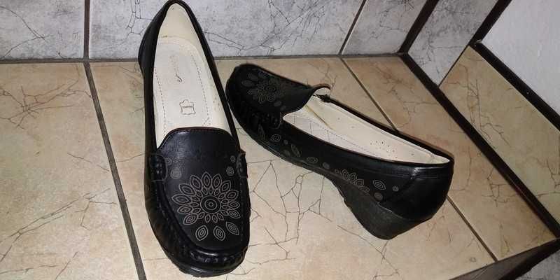 eleganckie czarne skórzane mokasyny  folk etno góralskie Vices 39