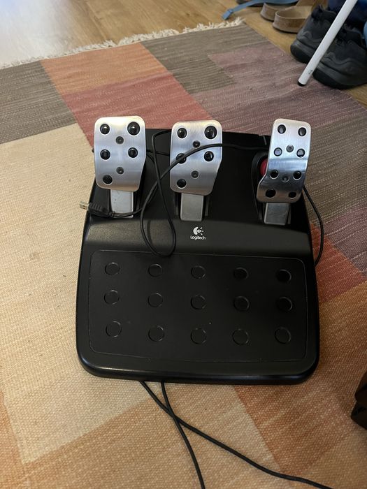 Logitech G25 (Volante+Pedais+Manete)